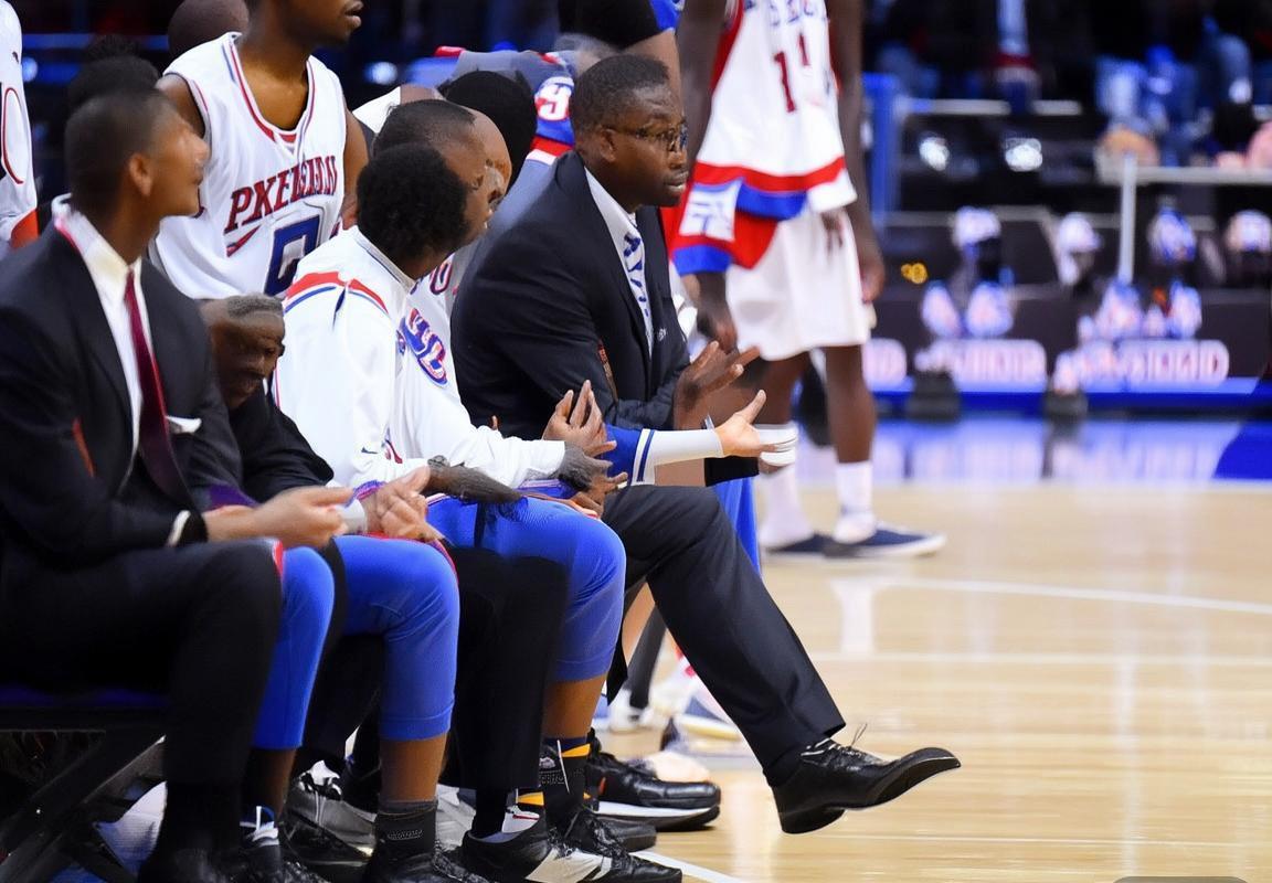 76人对阵篮网巅峰对决深度解析：精彩瞬间与战术点评(图4)