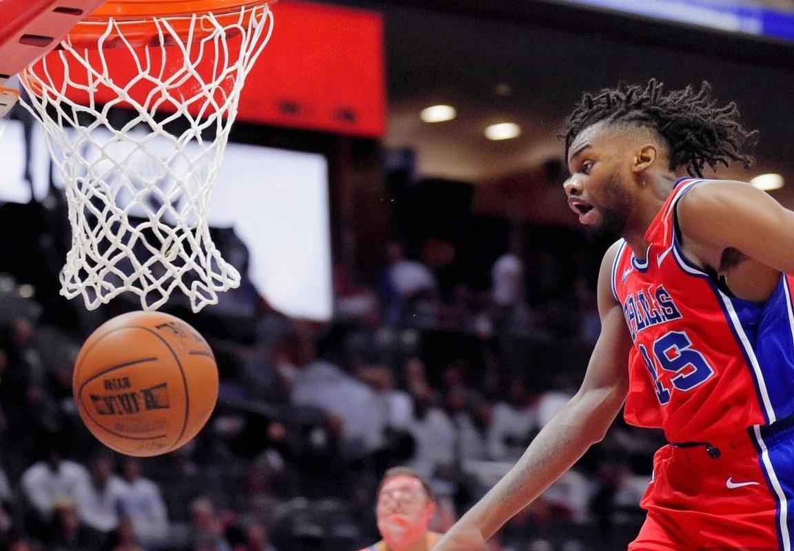 76人对阵篮网巅峰对决深度解析：精彩瞬间与战术点评(图3)